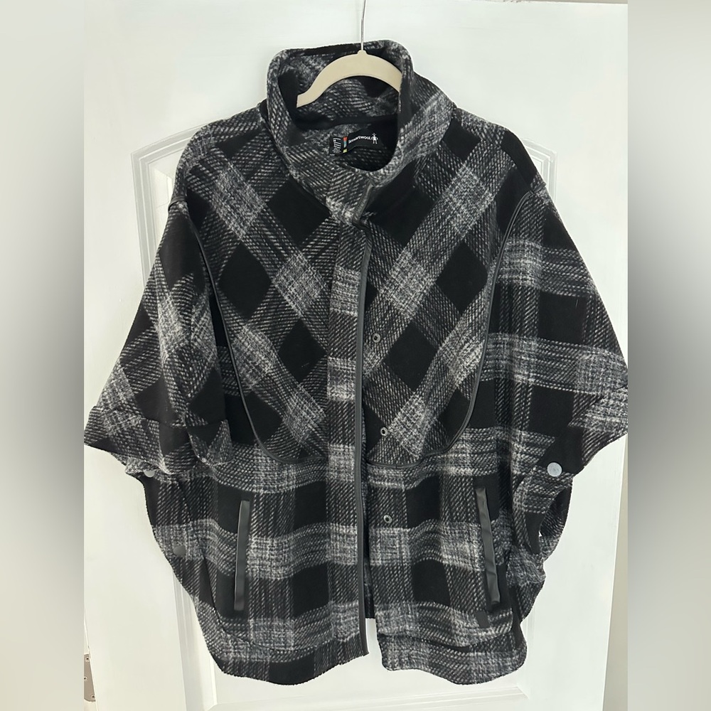 Smartwool Women's Plaid Cape in Black and Gray